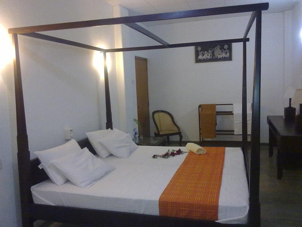 Sea Front Hikkaduwa Hotel Ngoại thất bức ảnh