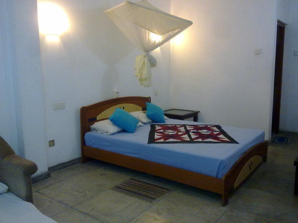 Sea Front Hikkaduwa Hotel Ngoại thất bức ảnh