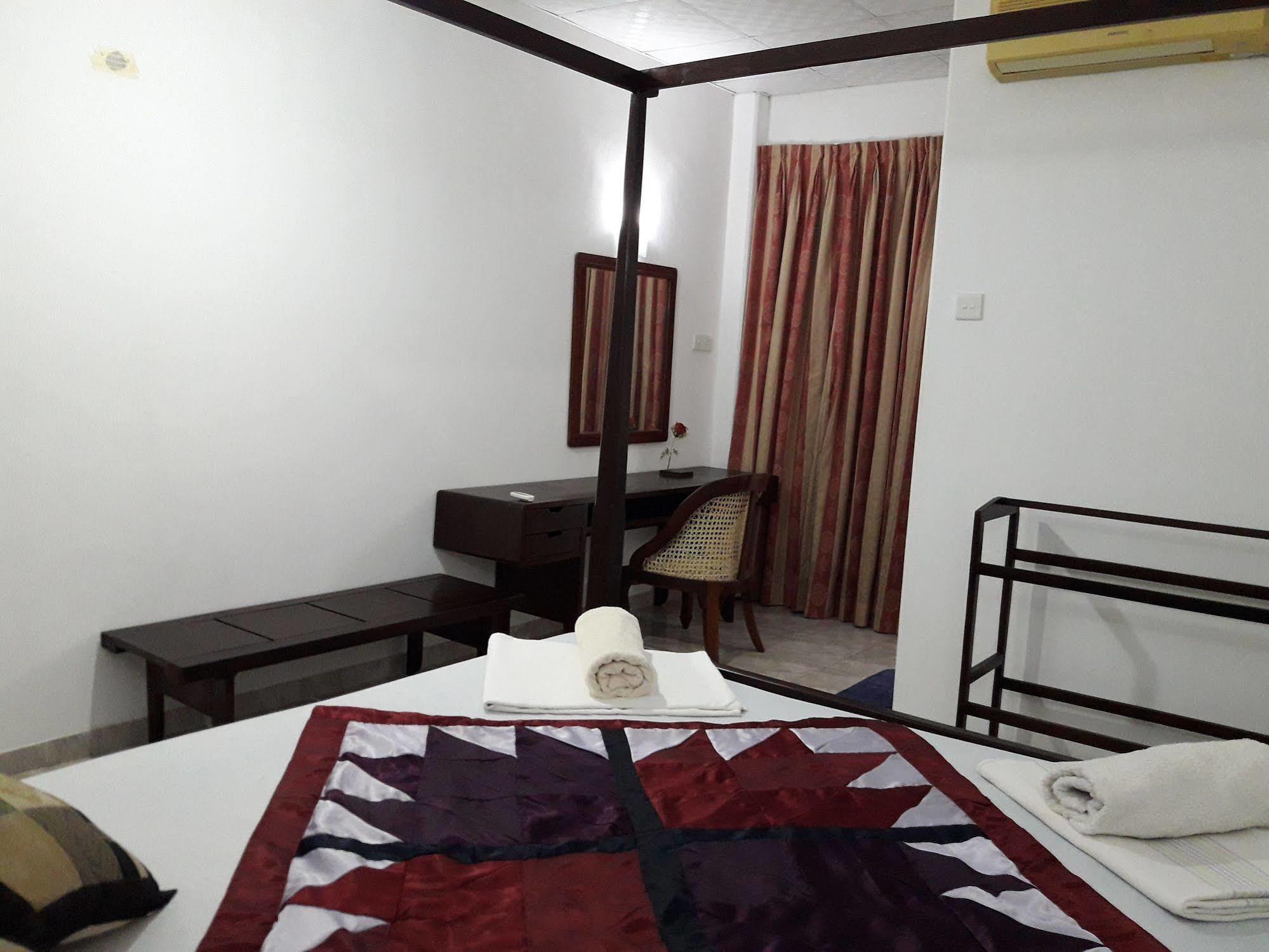Sea Front Hikkaduwa Hotel Ngoại thất bức ảnh