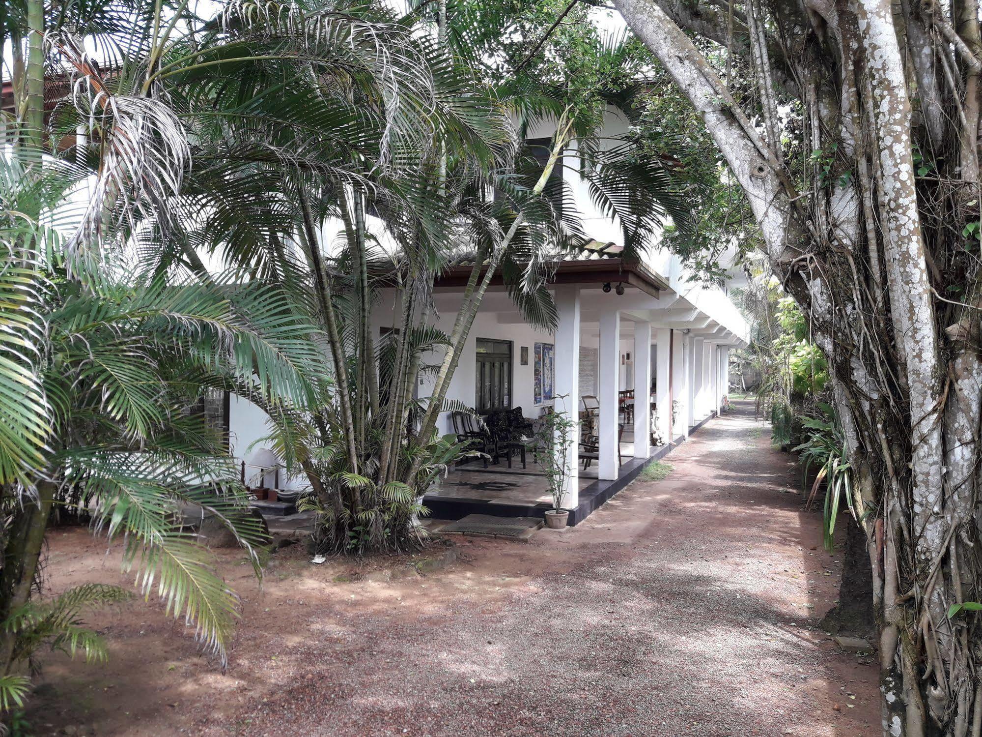 Sea Front Hikkaduwa Hotel Ngoại thất bức ảnh