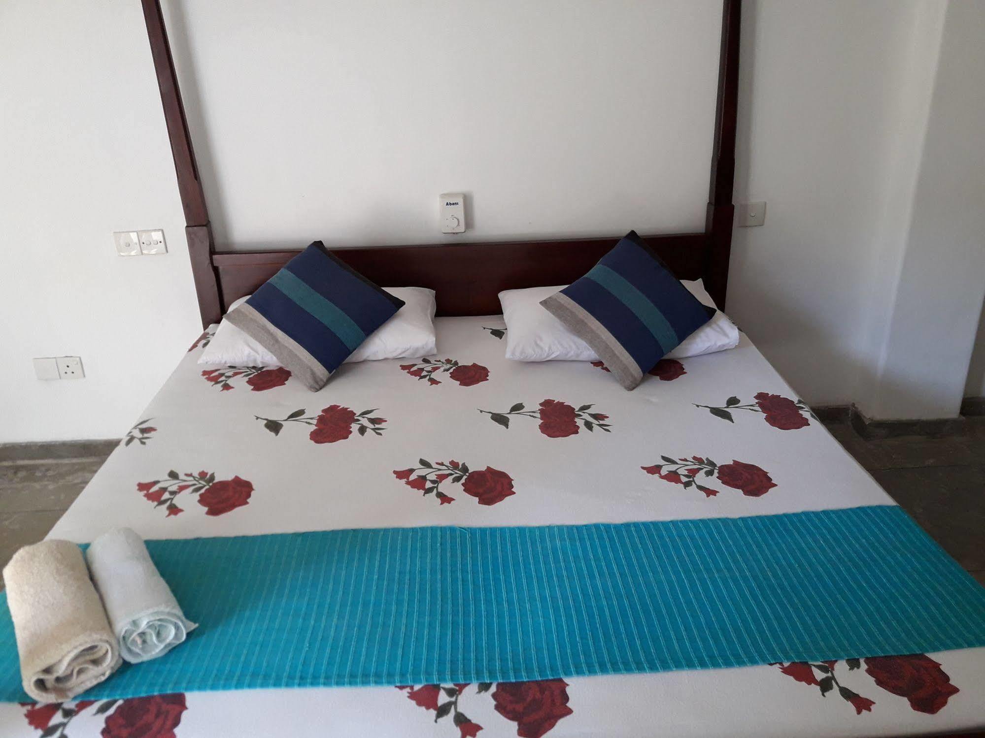 Sea Front Hikkaduwa Hotel Ngoại thất bức ảnh
