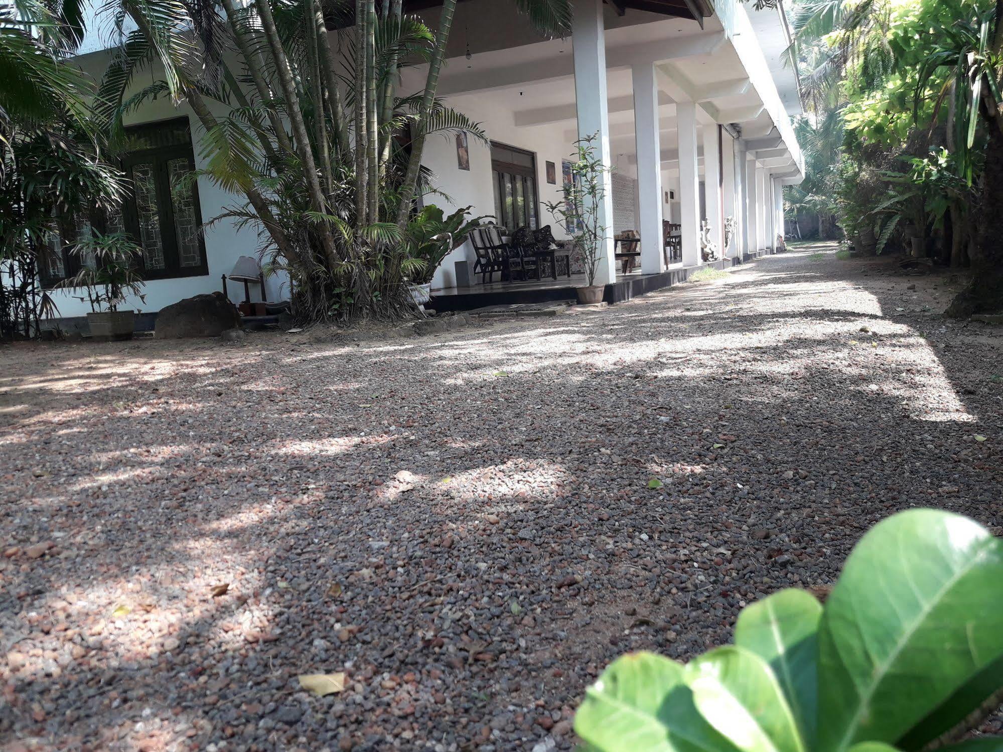 Sea Front Hikkaduwa Hotel Ngoại thất bức ảnh