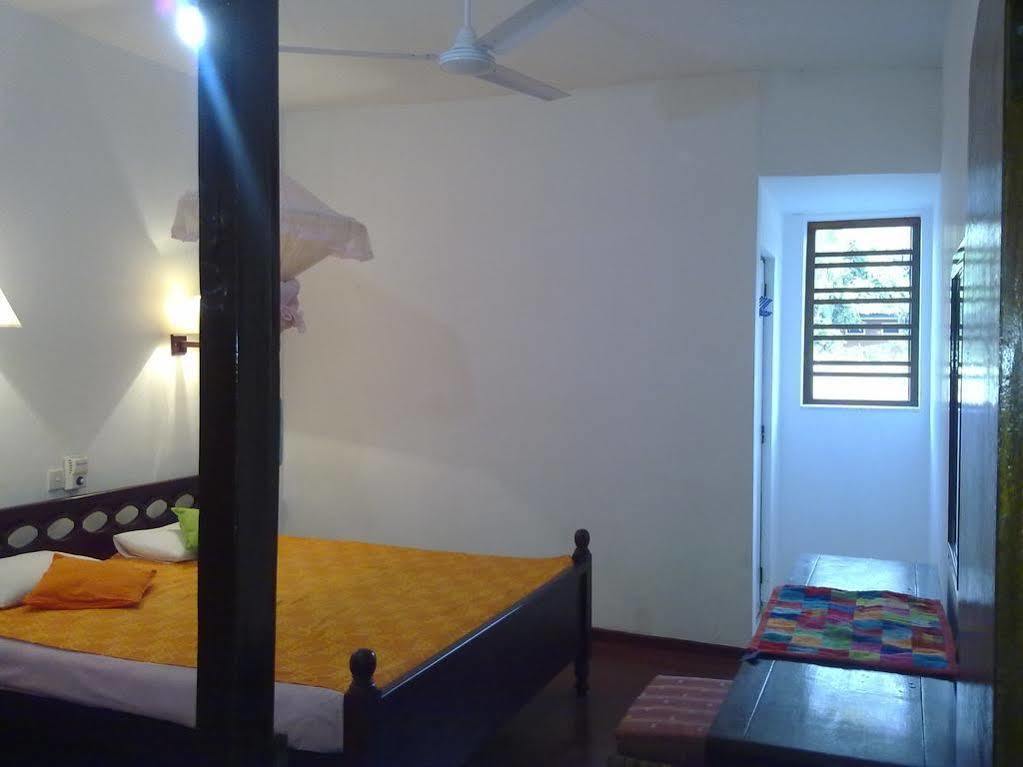 Sea Front Hikkaduwa Hotel Ngoại thất bức ảnh