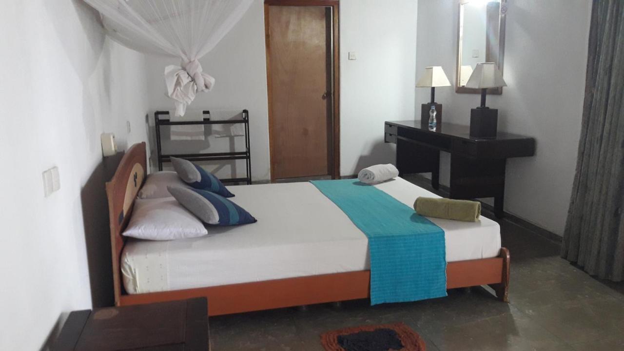 Sea Front Hikkaduwa Hotel Ngoại thất bức ảnh