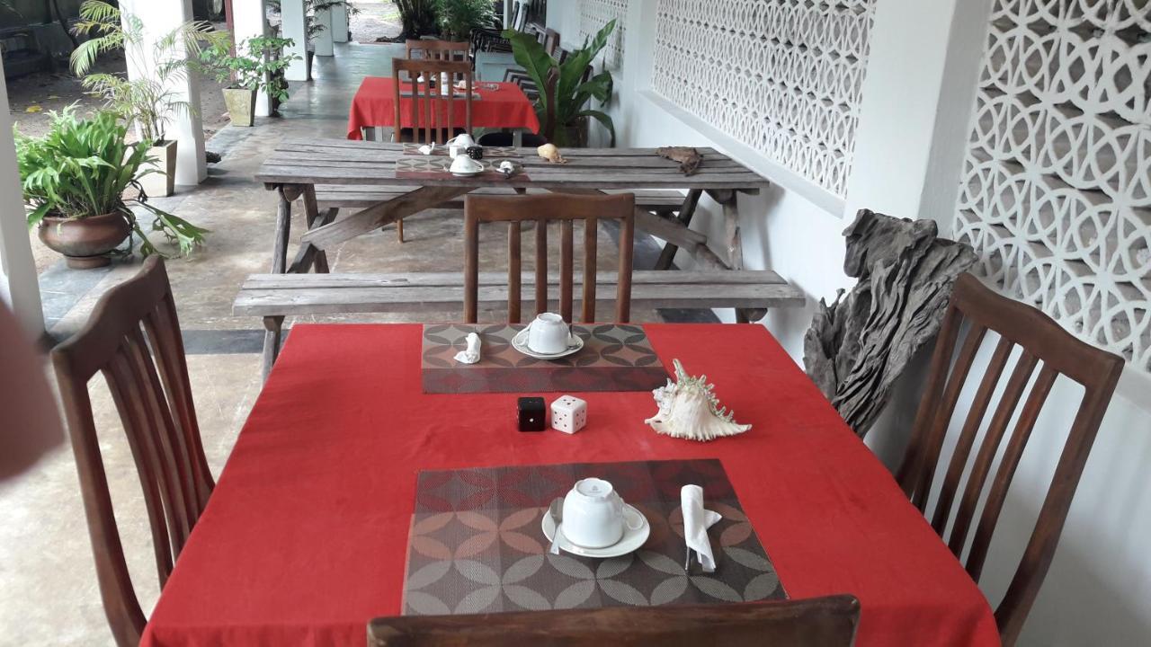 Sea Front Hikkaduwa Hotel Ngoại thất bức ảnh